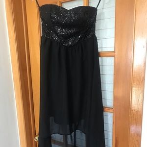 Glam evening dress size xs but fits Larger like S maybe M. High low. Lined.
